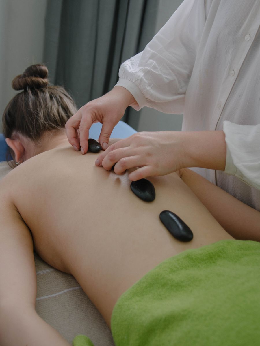Massage aux pierres chaudes